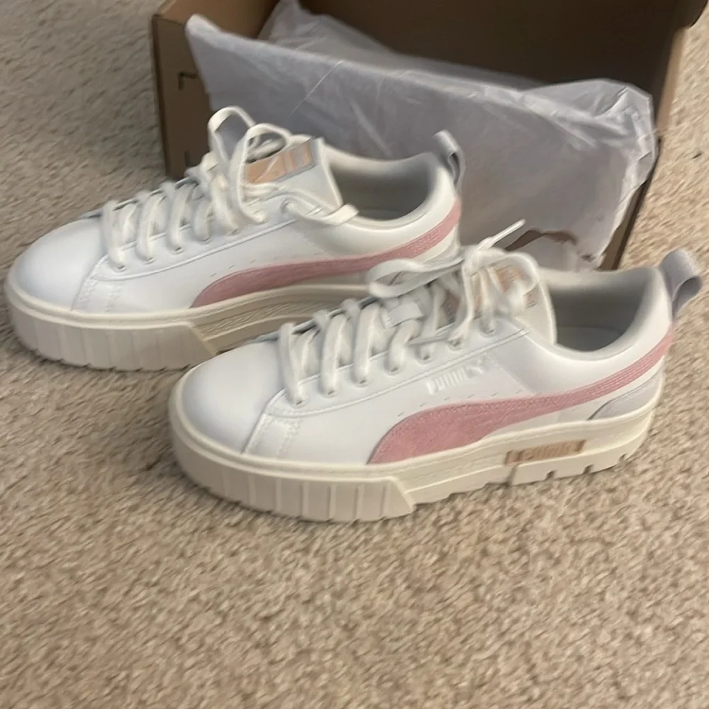 Puma platform Sneaker, size 9.5 (40.5 EU), white with light pink details - Picture 2 of 5